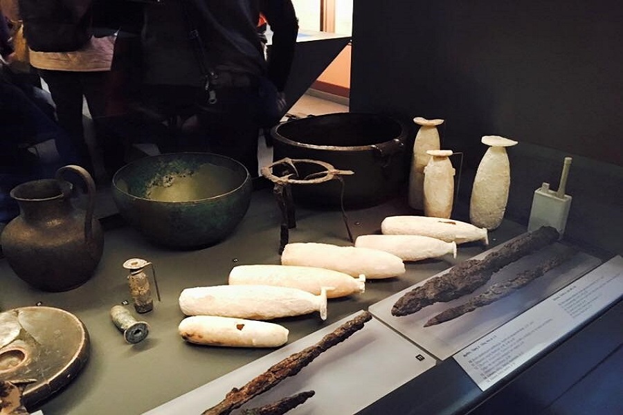 白色瓶子的材質